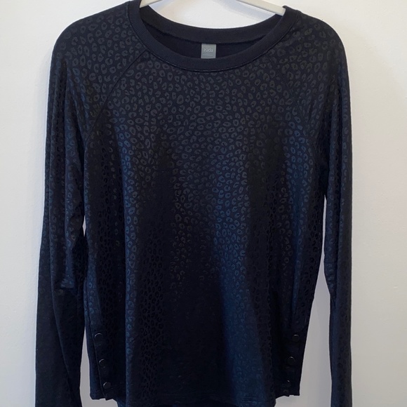 zuda Tops - Zuda black animal print top